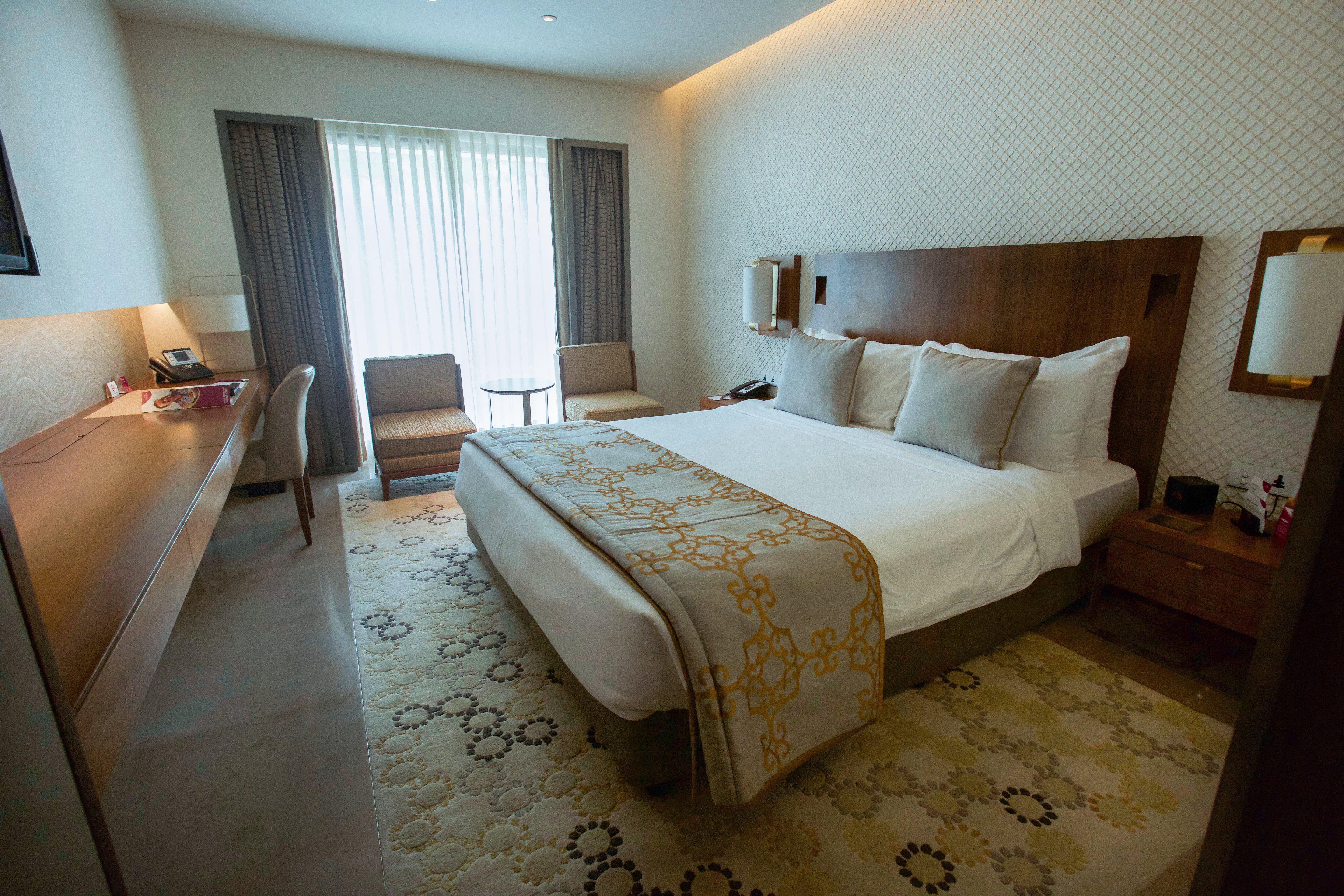 Crowne Plaza Chennai Adyar Park Otel Dış mekan fotoğraf A room at the Taj Bengal