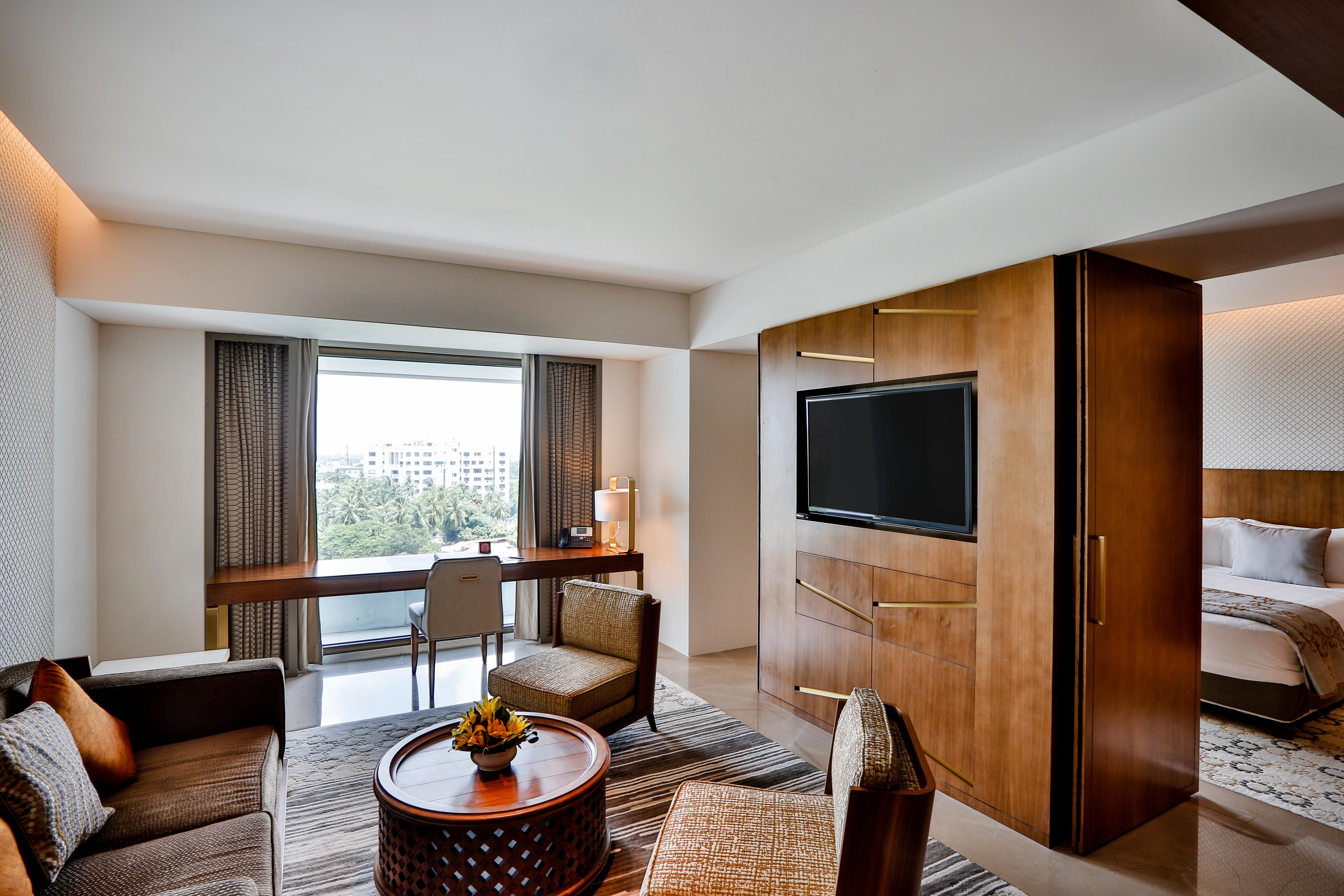 Crowne Plaza Chennai Adyar Park Otel Dış mekan fotoğraf Suite at the Taj Bengal