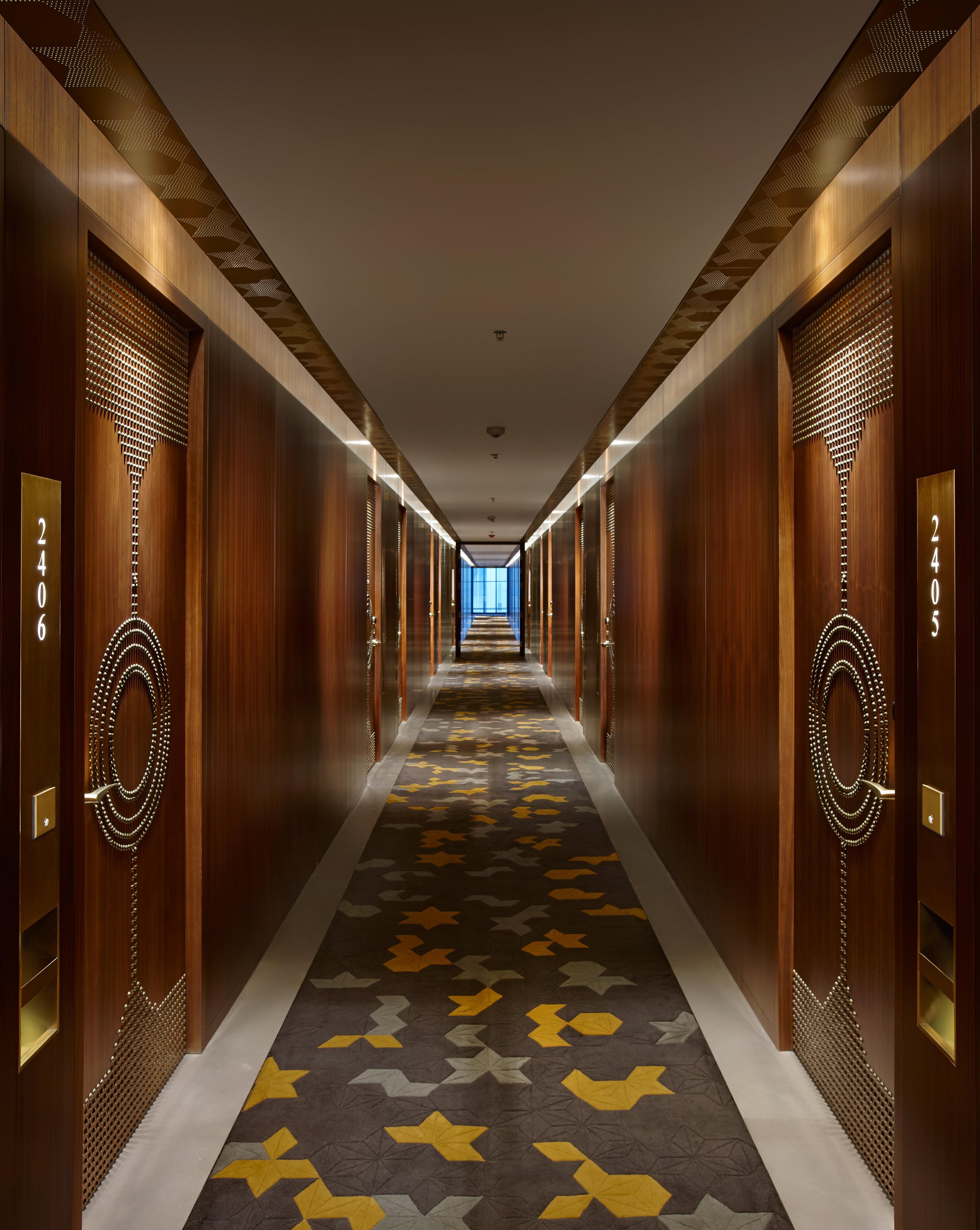 Crowne Plaza Chennai Adyar Park Otel Dış mekan fotoğraf A corridor