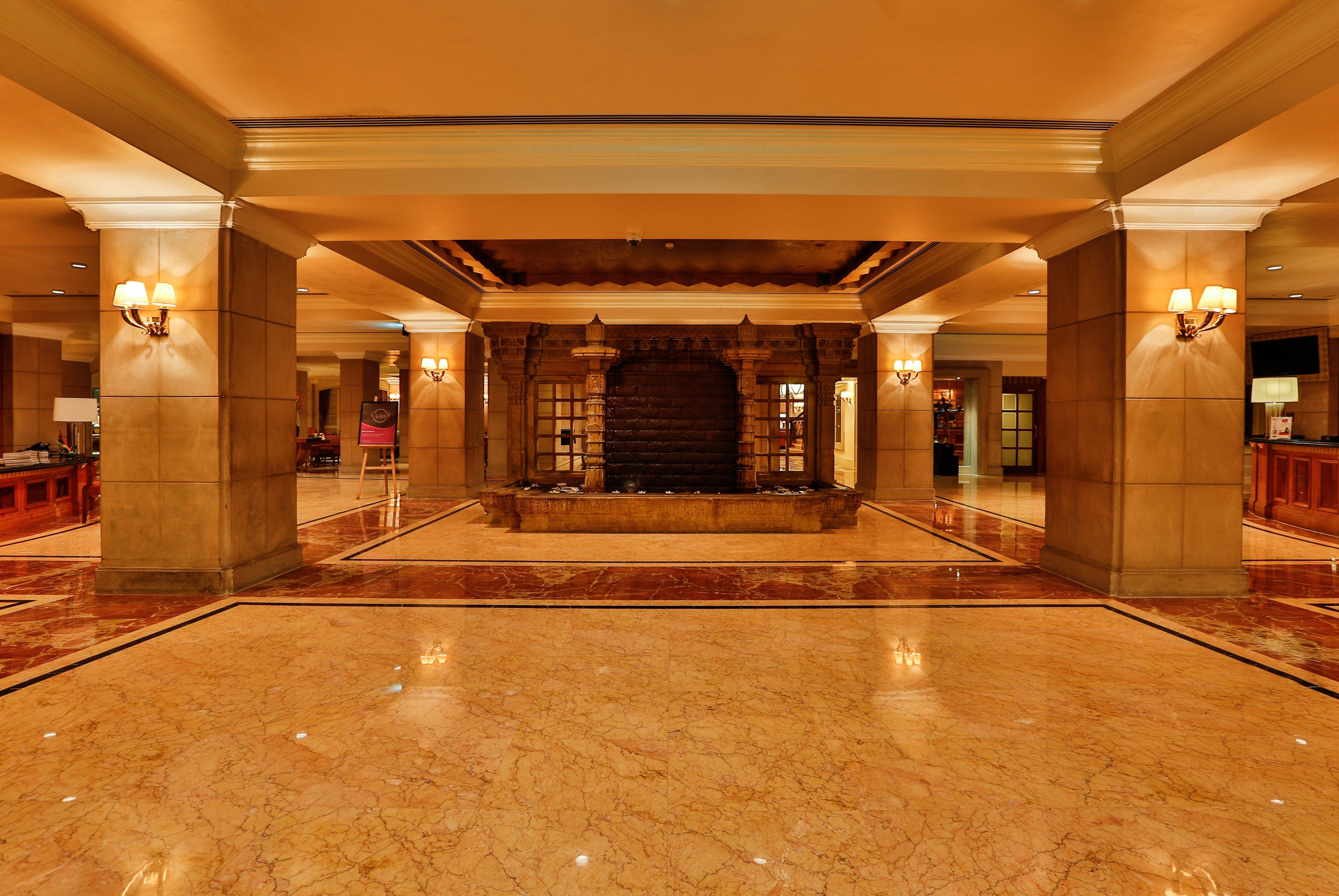 Crowne Plaza Chennai Adyar Park Otel Dış mekan fotoğraf The lobby of the hotel