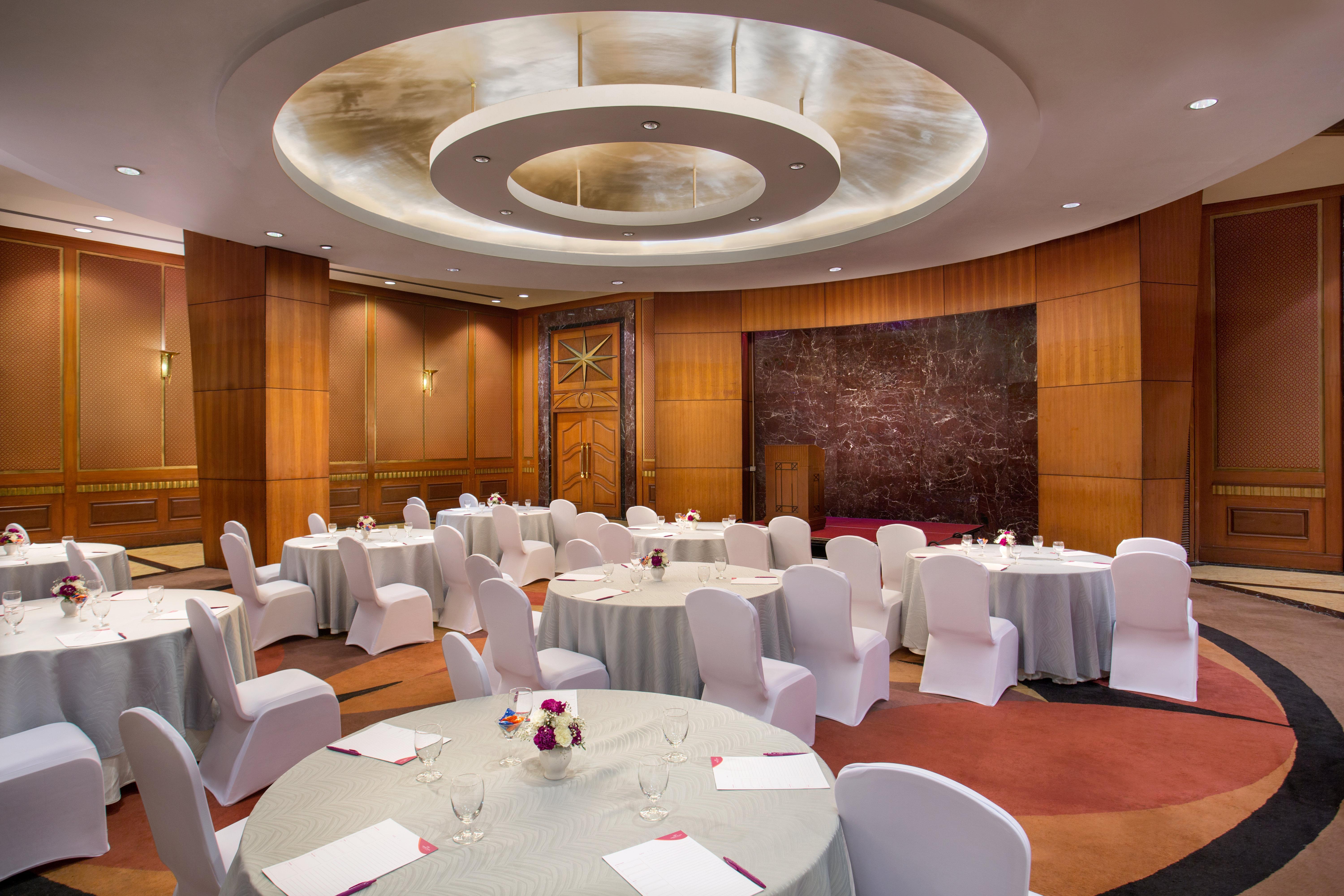 Crowne Plaza Chennai Adyar Park Otel Dış mekan fotoğraf The ballroom