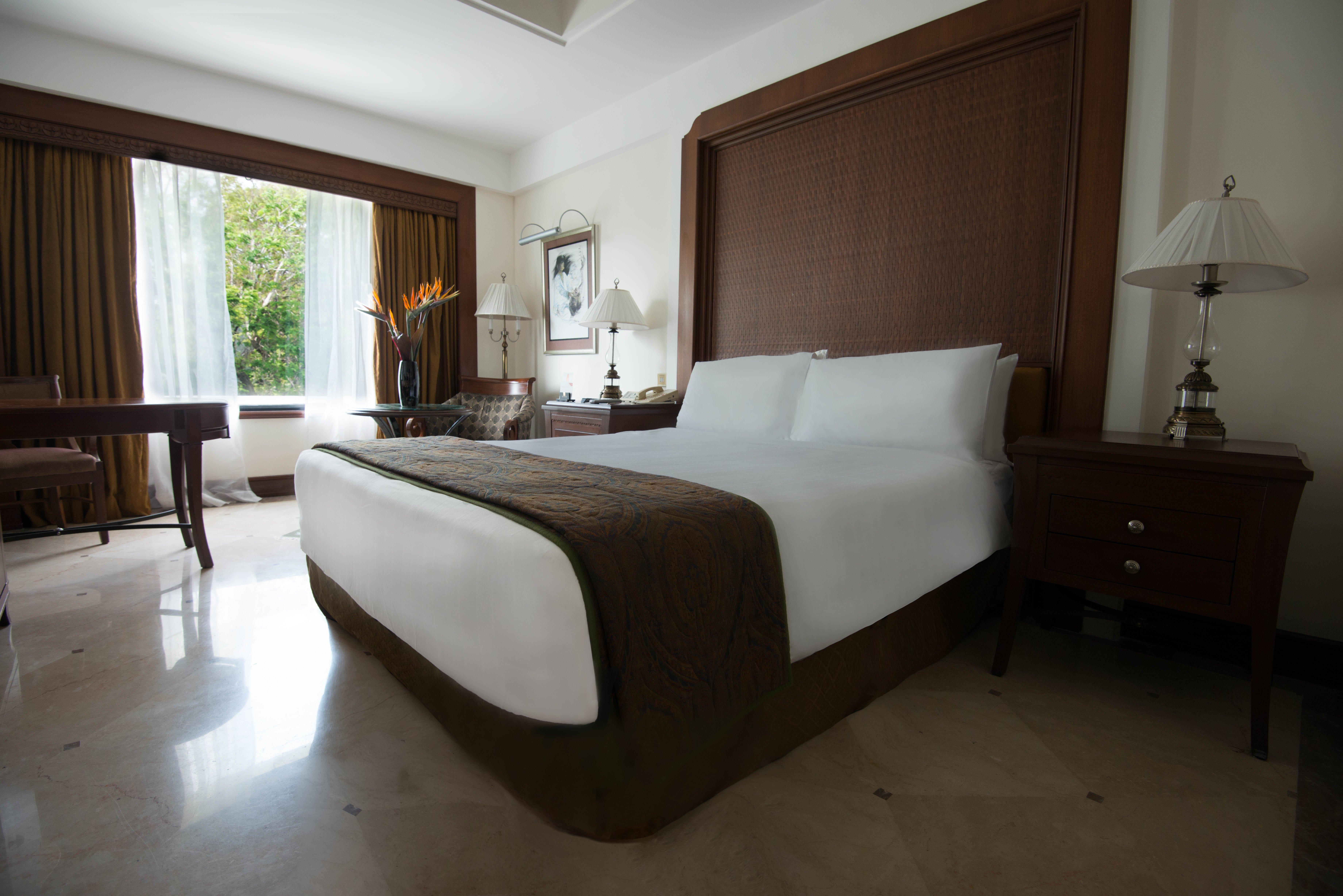 Crowne Plaza Chennai Adyar Park Otel Dış mekan fotoğraf A bedroom at the Taj Bengal
