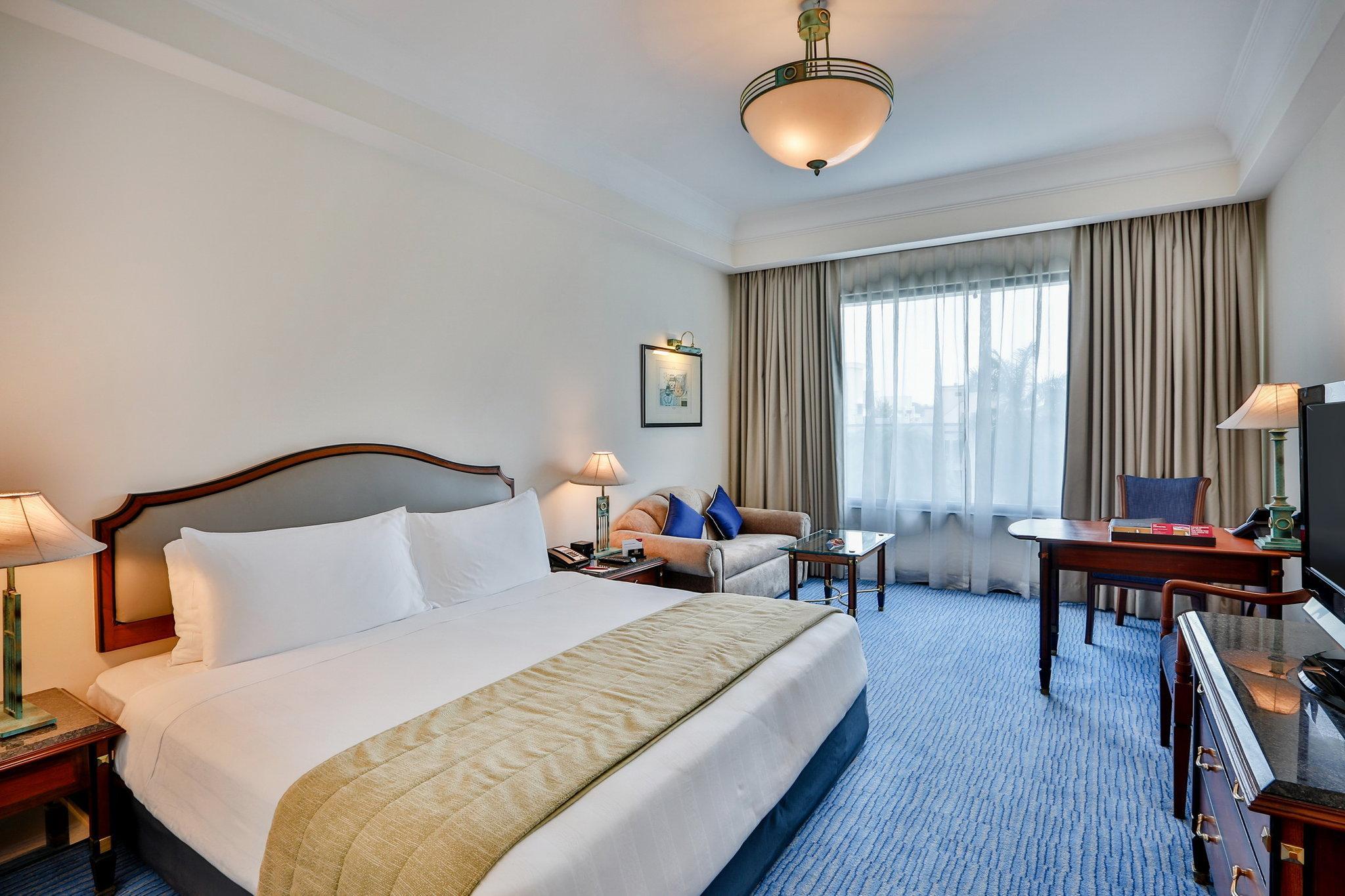 Crowne Plaza Chennai Adyar Park Otel Dış mekan fotoğraf A room at the hotel
