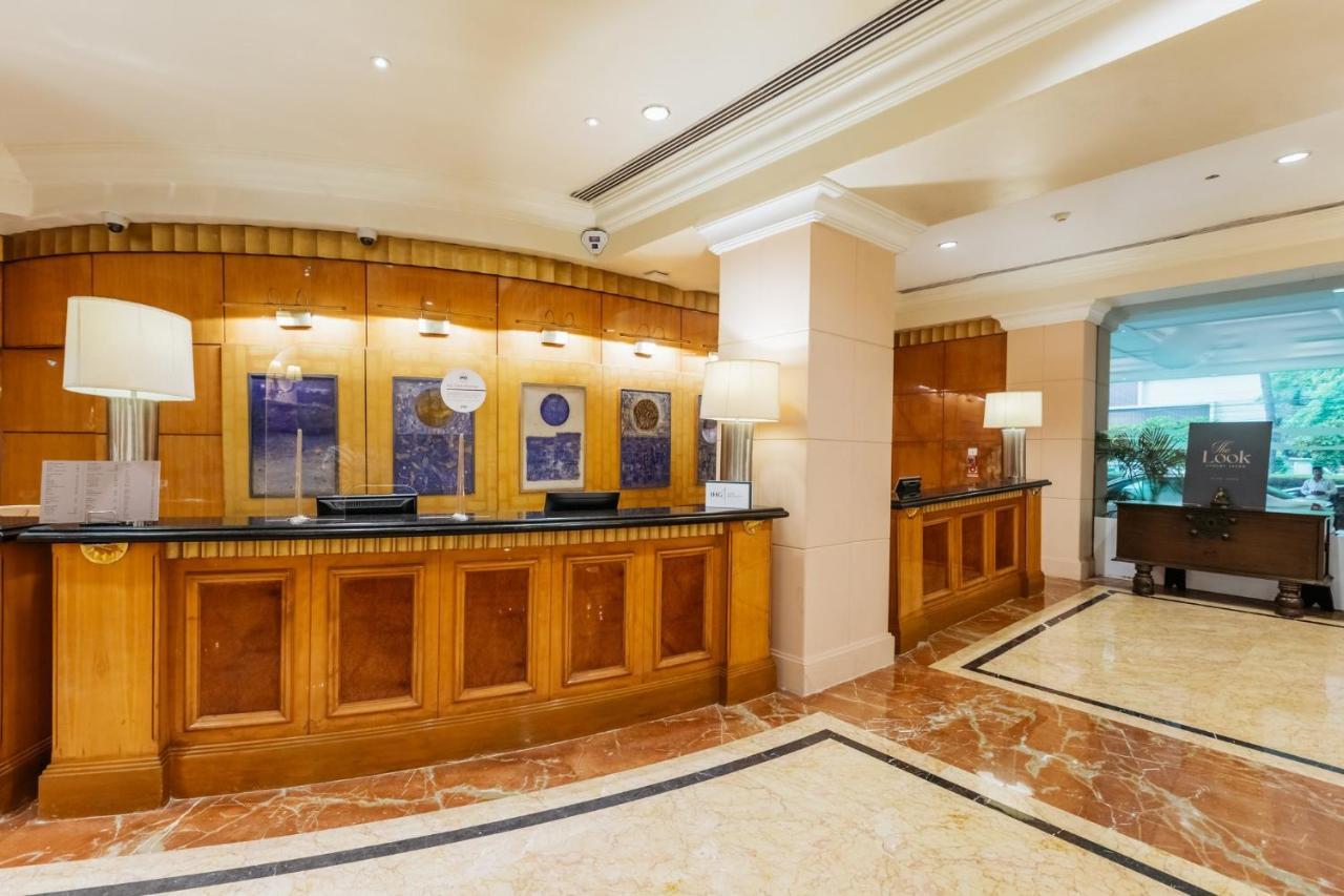 Crowne Plaza Chennai Adyar Park Otel Dış mekan fotoğraf The lobby of the hotel