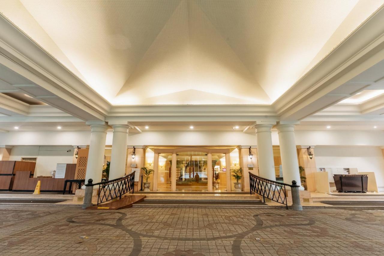 Crowne Plaza Chennai Adyar Park Otel Dış mekan fotoğraf The lobby of the hotel