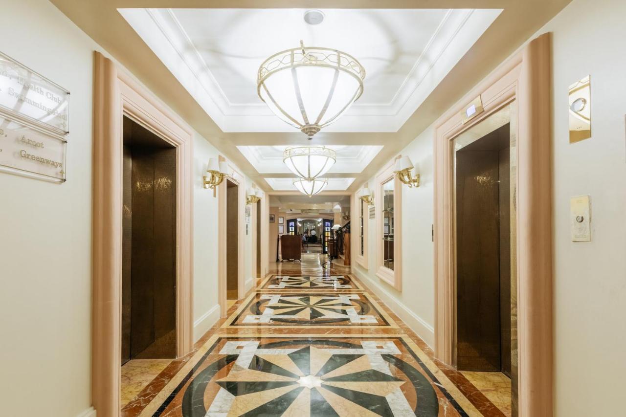 Crowne Plaza Chennai Adyar Park Otel Dış mekan fotoğraf The interior of the hotel